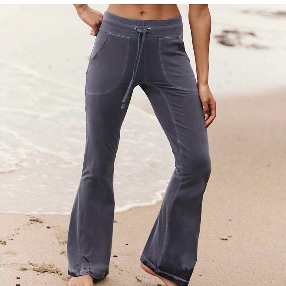 NWOT Free People Movement New Flow Flares in Vintage Indigo Size Small